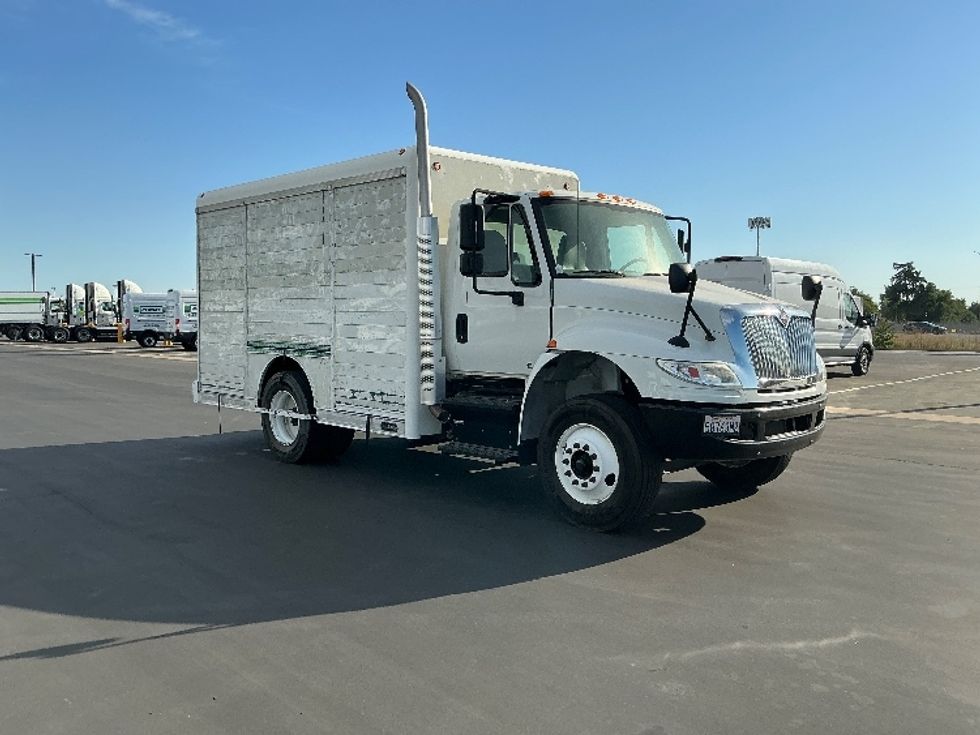 Beverage Truck-Light and Medium Duty Trucks-International-2019-4300-Stockton-CA-27,130\n\t\tmiles-$ 44,000 - Image 1
