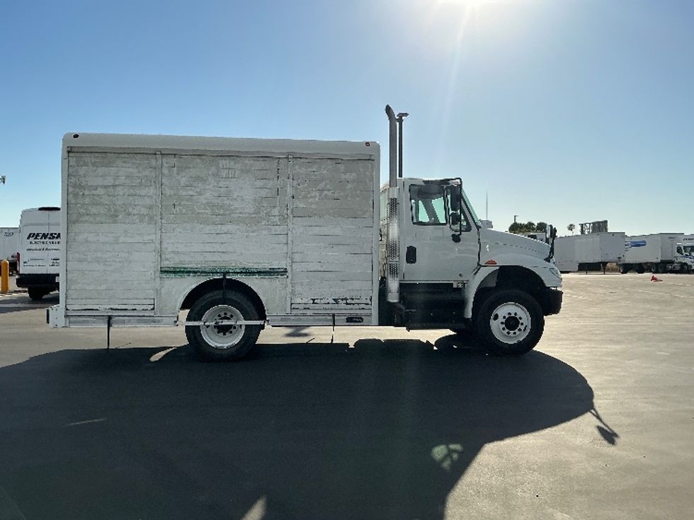 Beverage Truck-Light and Medium Duty Trucks-International-2019-4300-Stockton-CA-27,130\n\t\tmiles-$ 44,000 - Image 10