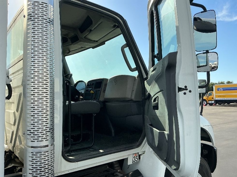 Beverage Truck-Light and Medium Duty Trucks-International-2019-4300-Stockton-CA-27,130\n\t\tmiles-$ 44,000 - Image 10