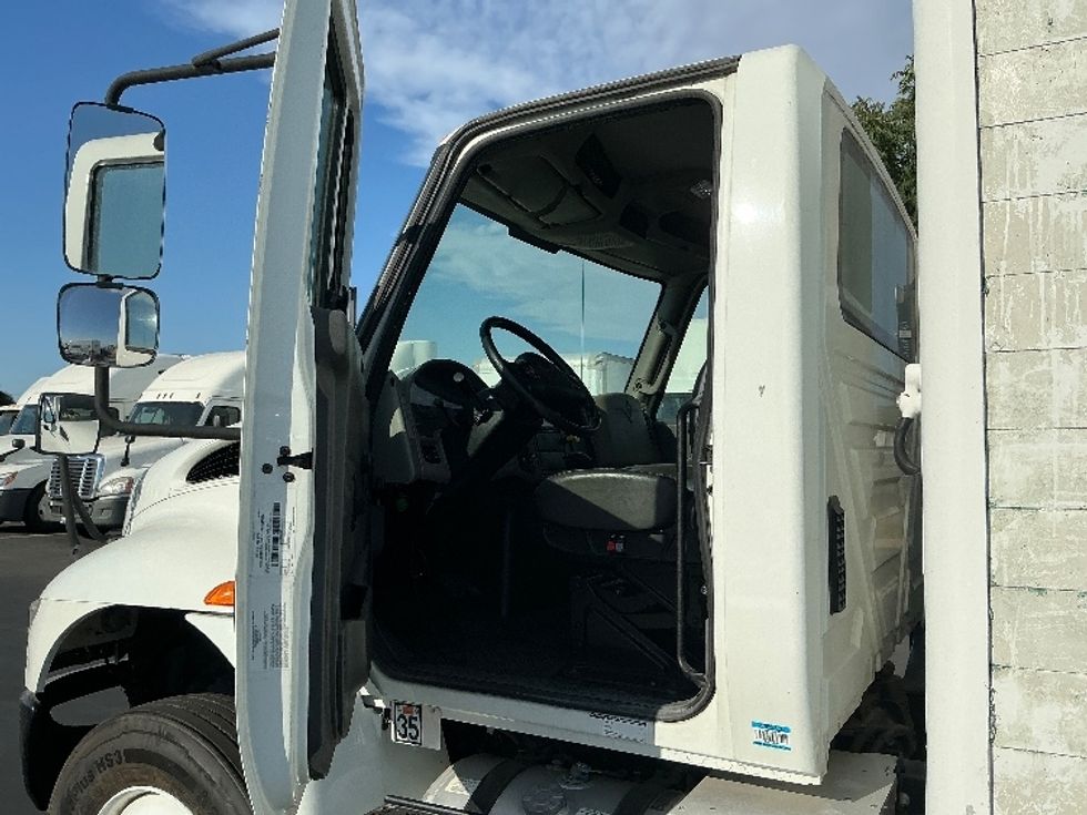 Beverage Truck-Light and Medium Duty Trucks-International-2019-4300-Stockton-CA-27,130\n\t\tmiles-$ 44,000 - Image 11