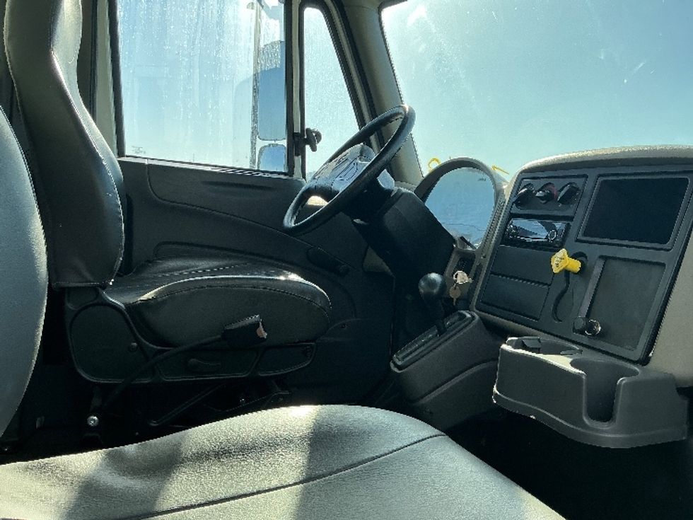 Beverage Truck-Light and Medium Duty Trucks-International-2019-4300-Stockton-CA-27,130\n\t\tmiles-$ 44,000 - Image 12
