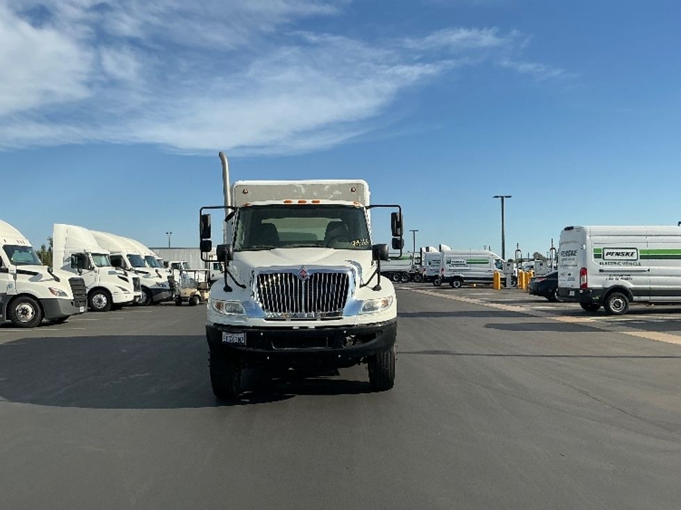 Beverage Truck-Light and Medium Duty Trucks-International-2019-4300-Stockton-CA-27,130\n\t\tmiles-$ 44,000 - Image 2