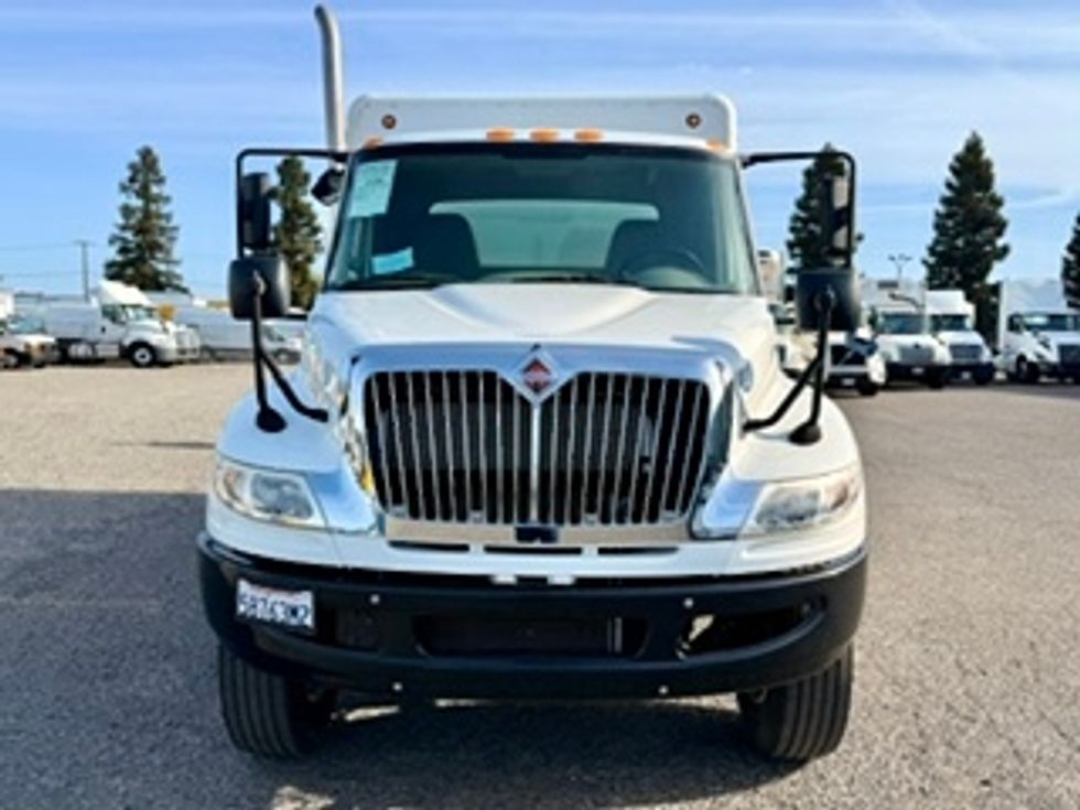 Beverage Truck-Light and Medium Duty Trucks-International-2019-4300-Stockton-CA-27,130\n\t\tmiles-$ 44,000 - Image 2
