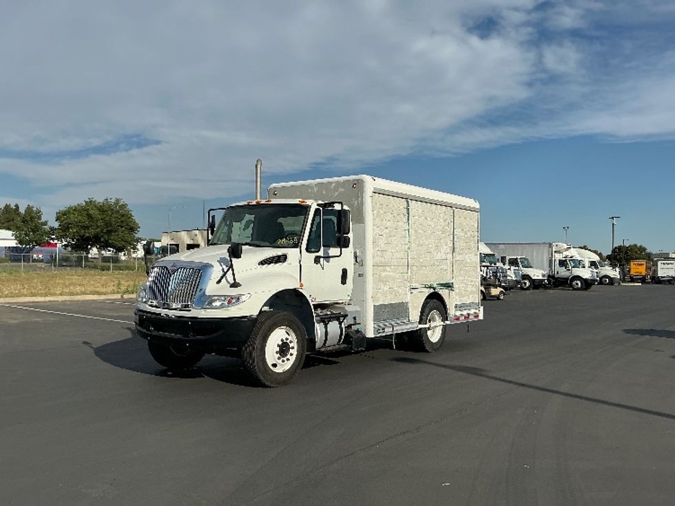 Beverage Truck-Light and Medium Duty Trucks-International-2019-4300-Stockton-CA-27,130\n\t\tmiles-$ 44,000 - Image 3