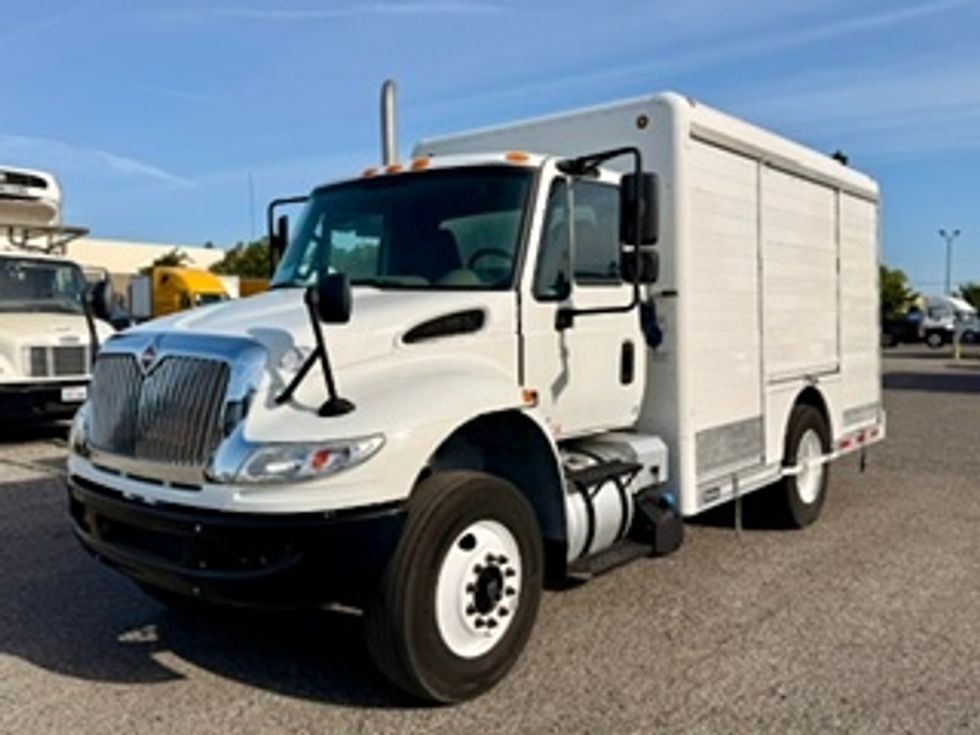 Beverage Truck-Light and Medium Duty Trucks-International-2019-4300-Stockton-CA-27,130\n\t\tmiles-$ 44,000 - Image 3