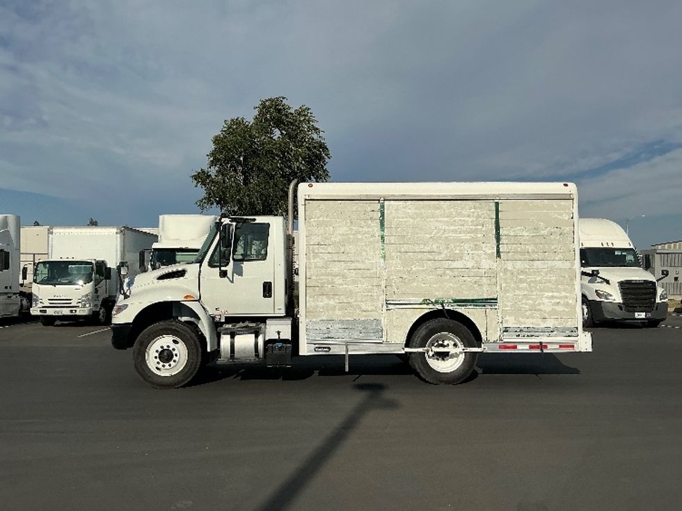 Beverage Truck-Light and Medium Duty Trucks-International-2019-4300-Stockton-CA-27,130\n\t\tmiles-$ 44,000 - Image 4