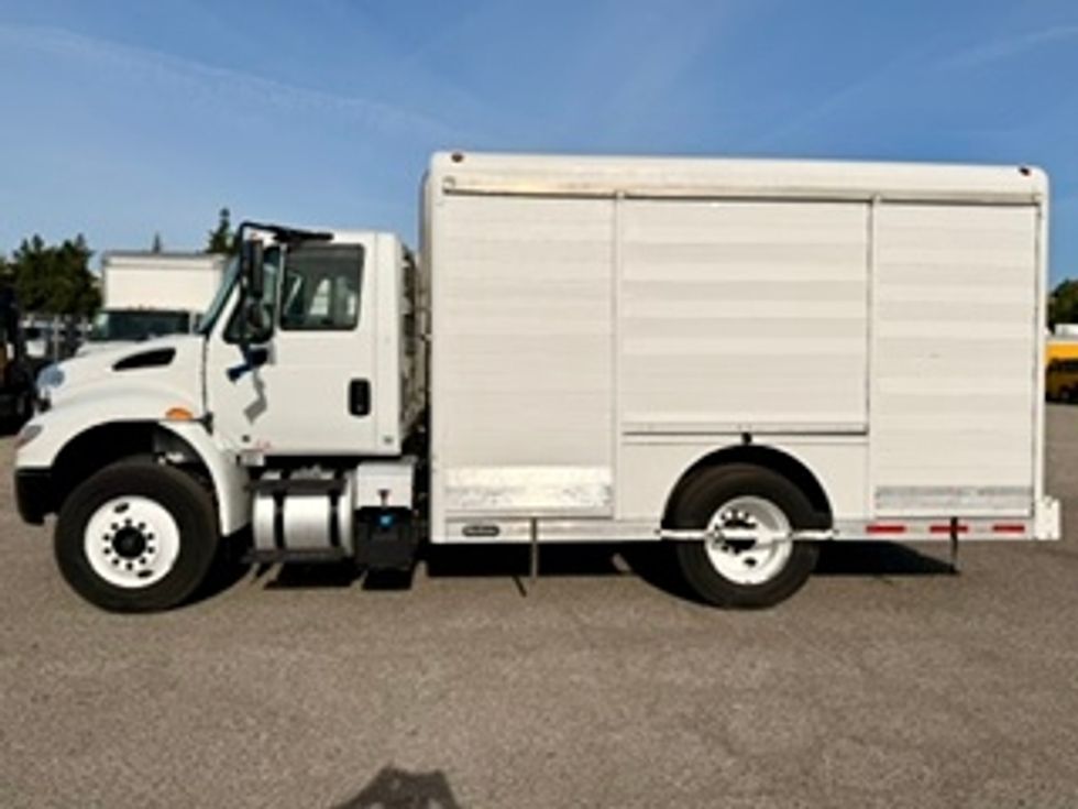 Beverage Truck-Light and Medium Duty Trucks-International-2019-4300-Stockton-CA-27,130\n\t\tmiles-$ 44,000 - Image 4