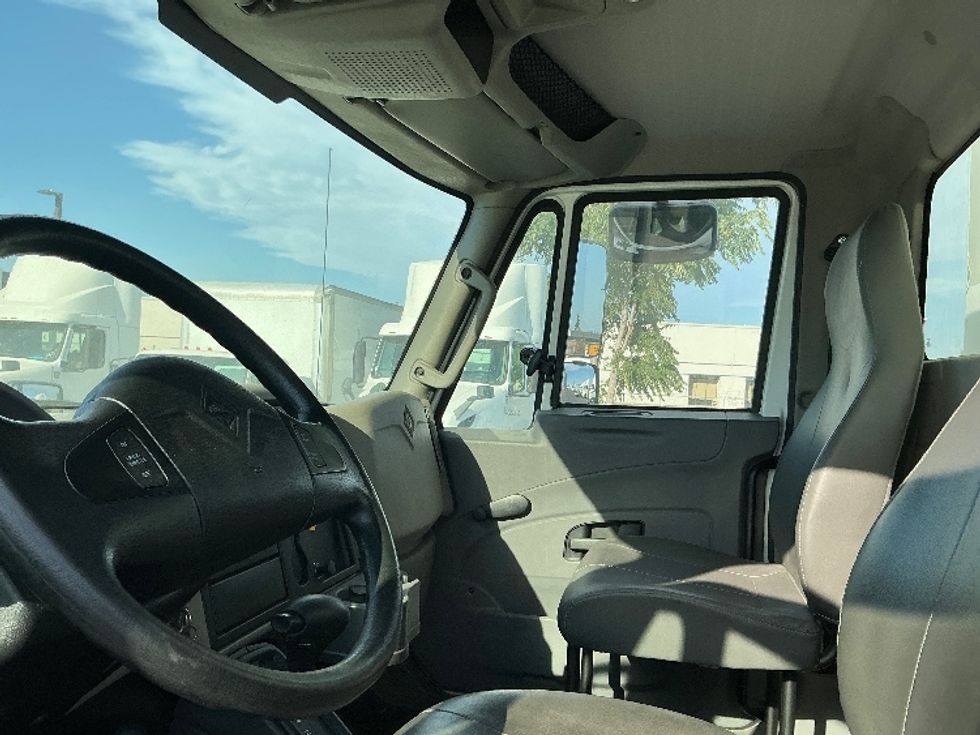 Beverage Truck-Light and Medium Duty Trucks-International-2019-4300-Stockton-CA-27,130\n\t\tmiles-$ 44,000 - Image 7