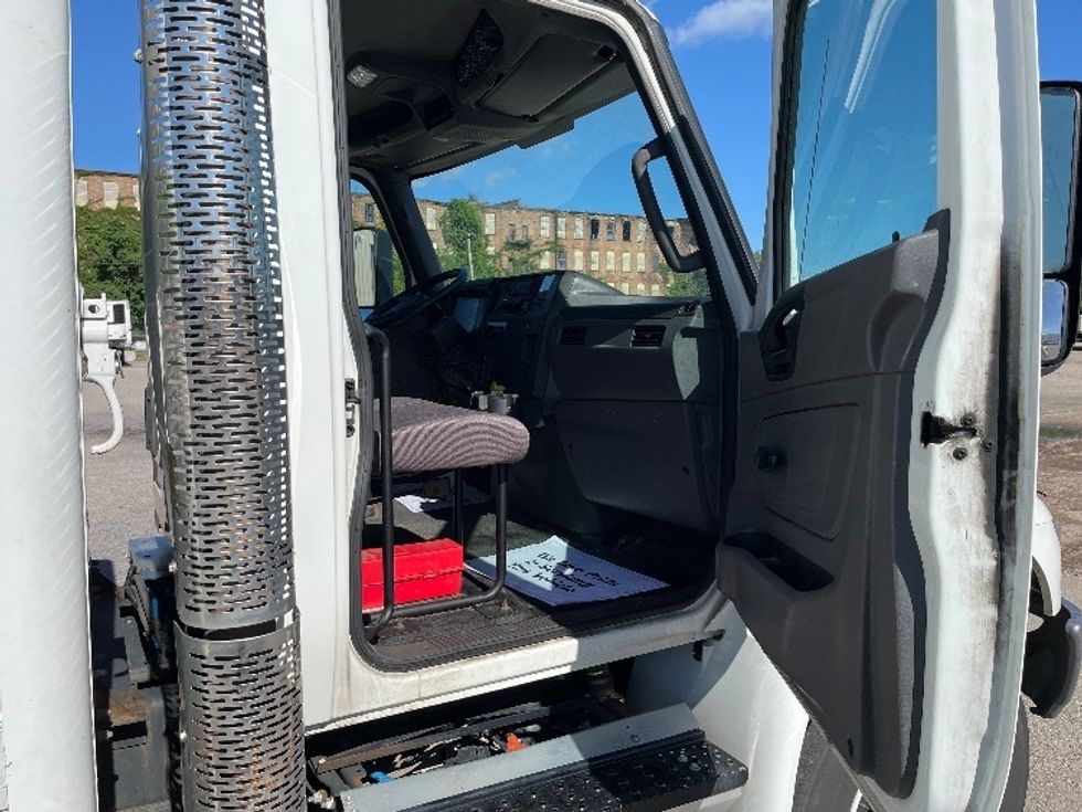 Beverage Truck-Light and Medium Duty Trucks-International-2020-MV607-Elkhart-IN-135,841\n\t\tmiles-$ 45,500 - Image 18