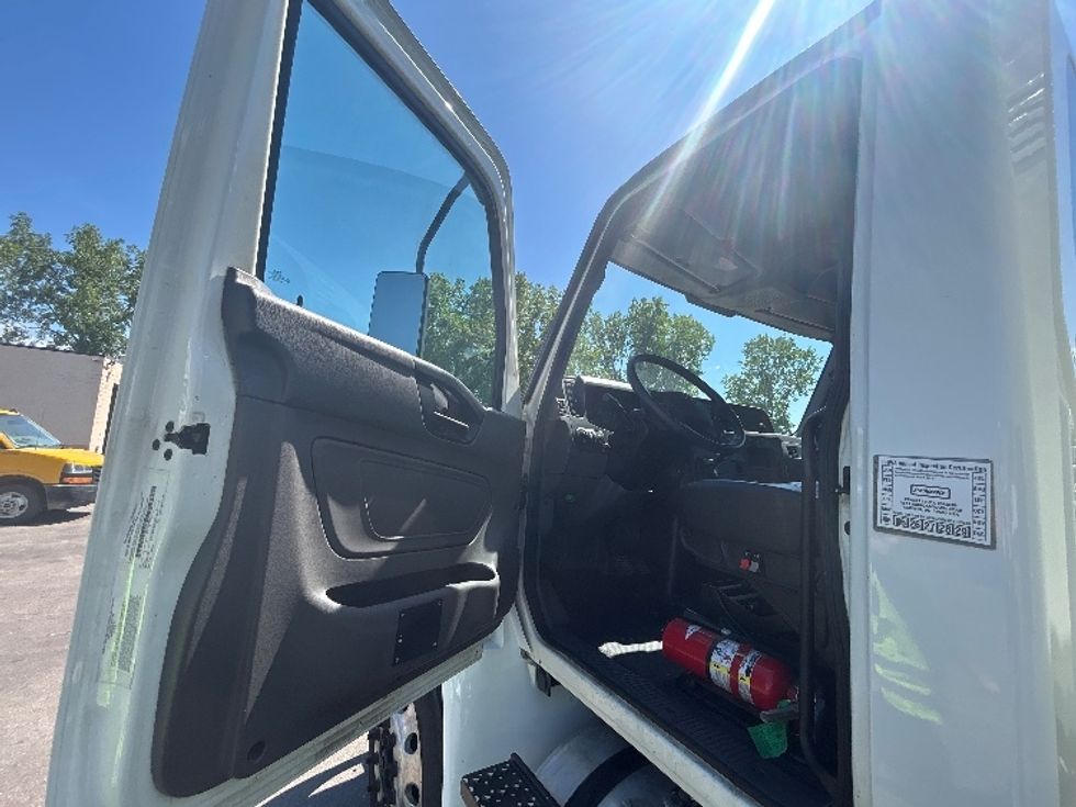 Beverage Truck-Light and Medium Duty Trucks-International-2020-MV607-Lansing-MI-274,323\n\t\tmiles-$ 21,000 - Image 10