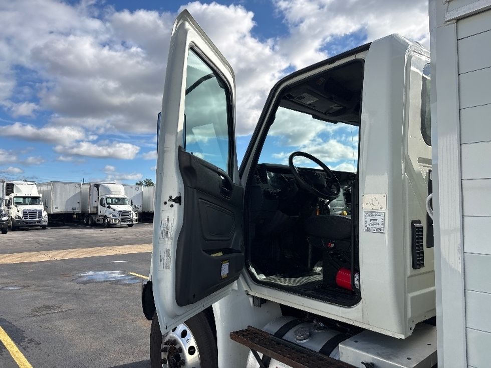 Beverage Truck-Light and Medium Duty Trucks-International-2020-MV607-Middlefield-OH-295,059\n\t\tmiles-$ 21,750 - Image 11