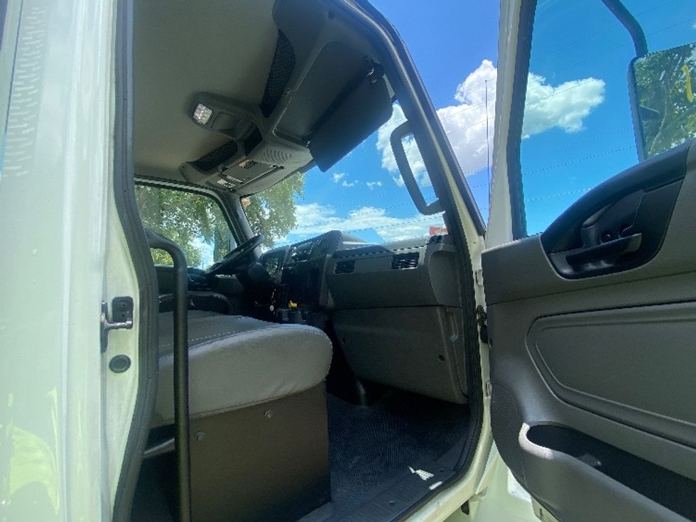 Beverage Truck-Light and Medium Duty Trucks-International-2020-MV607-Ocala-FL-123,115\n\t\tmiles-$ 42,750 - Image 17