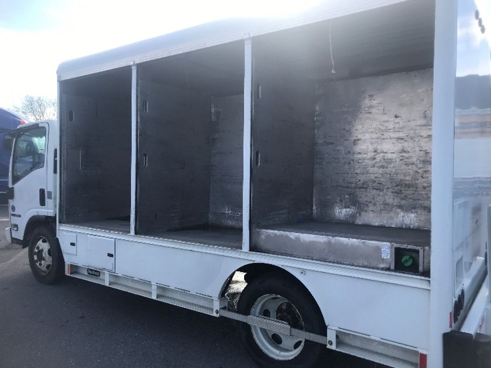 Beverage Truck-Light and Medium Duty Trucks-Isuzu-2018-NRR-Harrisburg-PA-118,391\n\t\tmiles-$ 38,000 - Image 10
