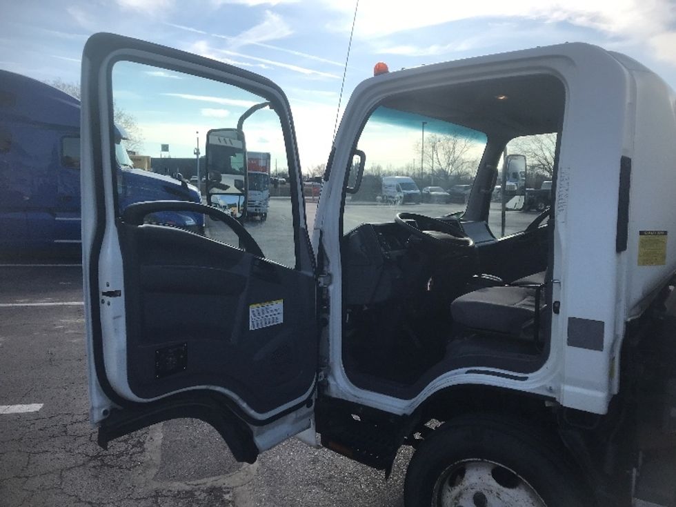Beverage Truck-Light and Medium Duty Trucks-Isuzu-2018-NRR-Harrisburg-PA-118,391\n\t\tmiles-$ 38,000 - Image 15