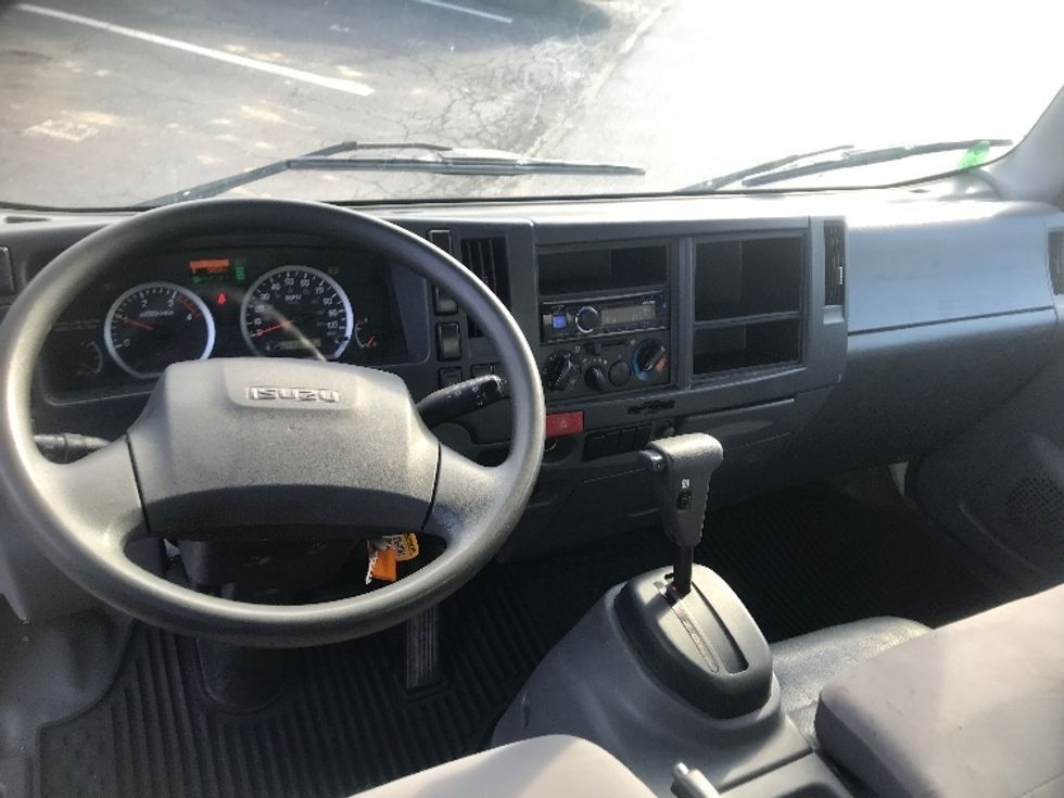 Beverage Truck-Light and Medium Duty Trucks-Isuzu-2018-NRR-Harrisburg-PA-118,391\n\t\tmiles-$ 38,000 - Image 17