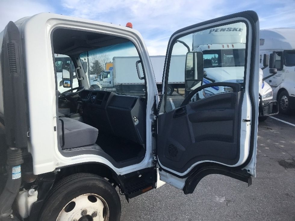 Beverage Truck-Light and Medium Duty Trucks-Isuzu-2018-NRR-Harrisburg-PA-118,391\n\t\tmiles-$ 38,000 - Image 19