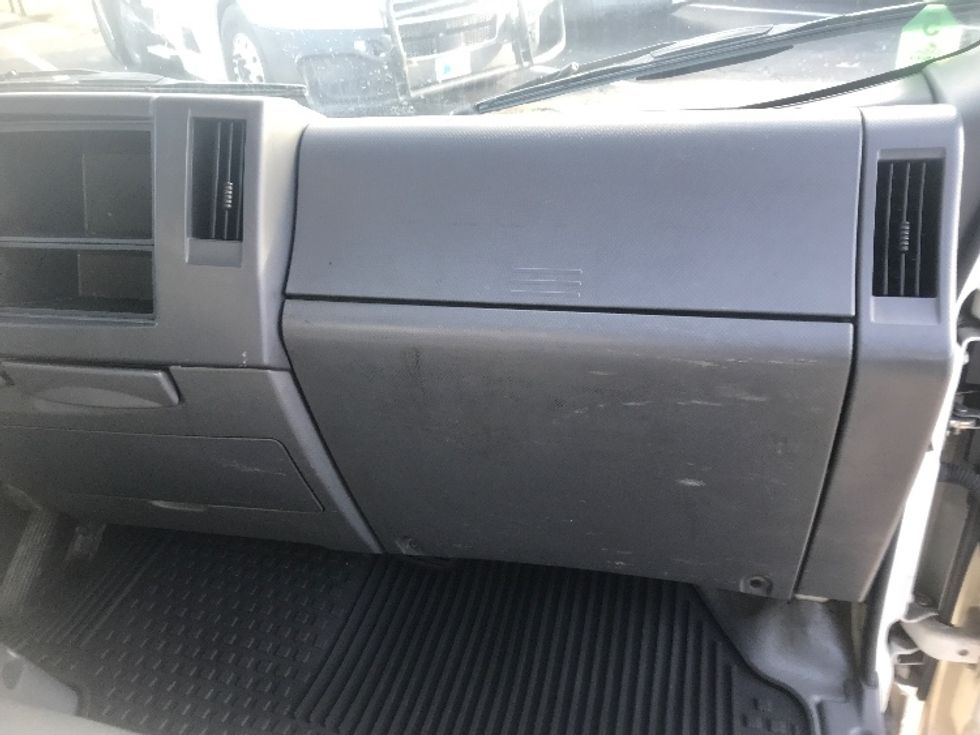 Beverage Truck-Light and Medium Duty Trucks-Isuzu-2018-NRR-Harrisburg-PA-118,391\n\t\tmiles-$ 38,000 - Image 20