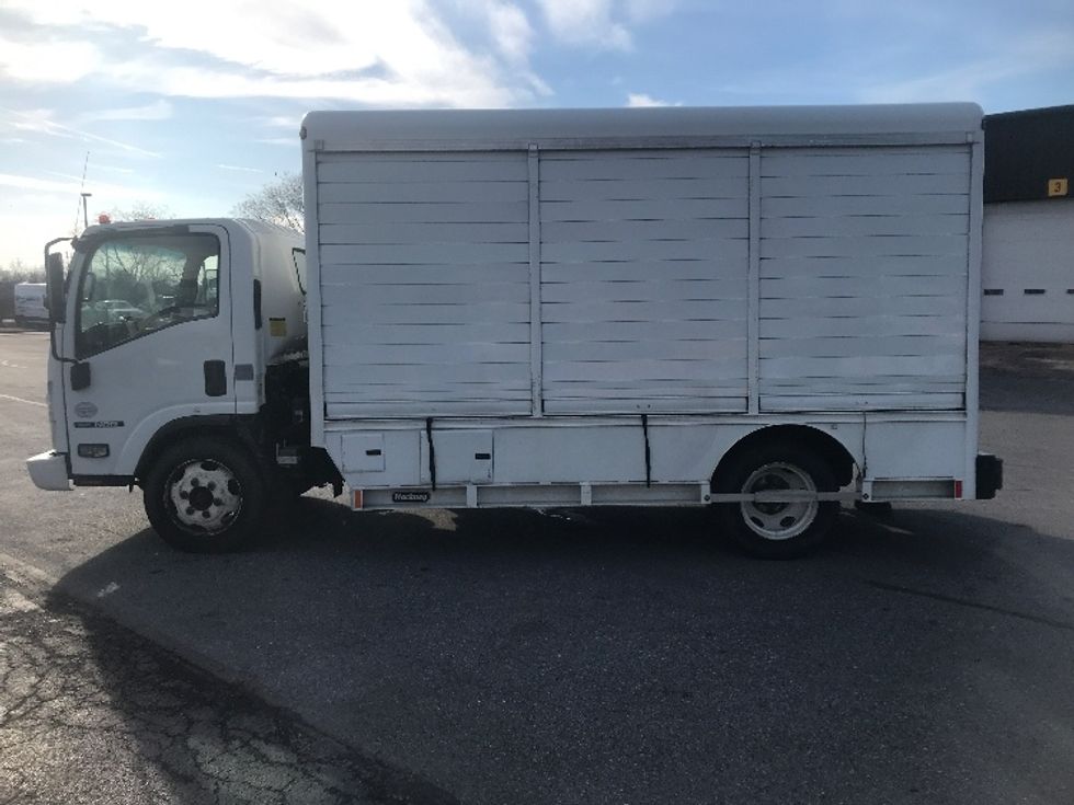 Beverage Truck-Light and Medium Duty Trucks-Isuzu-2018-NRR-Harrisburg-PA-118,391\n\t\tmiles-$ 38,000 - Image 4