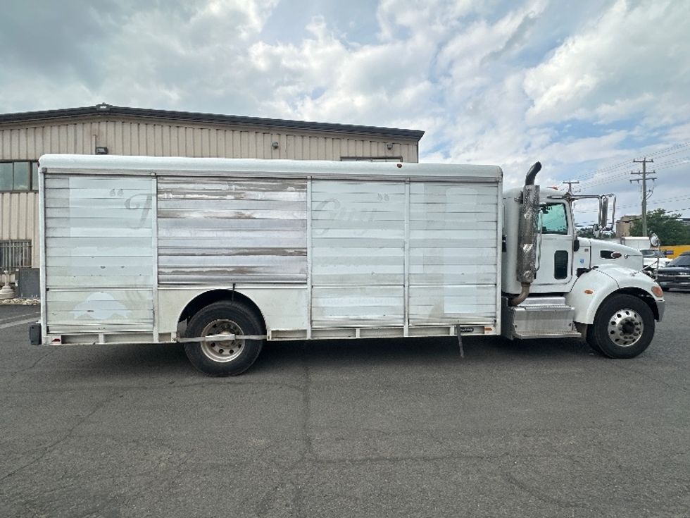 Beverage Truck-Light and Medium Duty Trucks-Peterbilt-2016-337-Sterling-VA-193,622\n\t\tmiles-$ 33,750 - Image 10