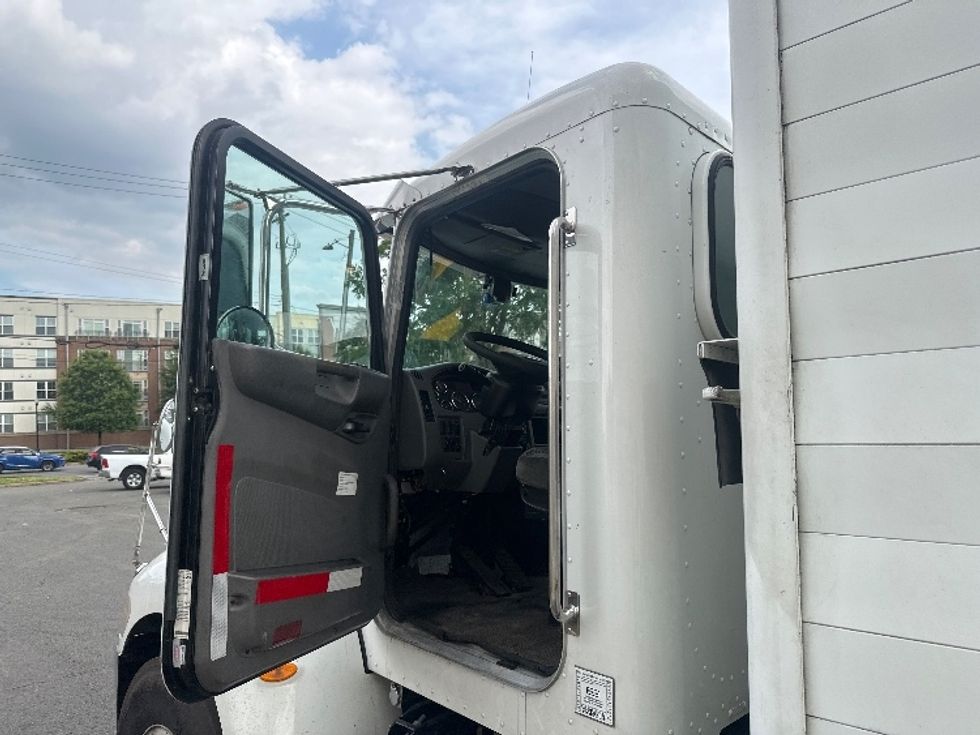 Beverage Truck-Light and Medium Duty Trucks-Peterbilt-2016-337-Sterling-VA-193,622\n\t\tmiles-$ 33,750 - Image 11