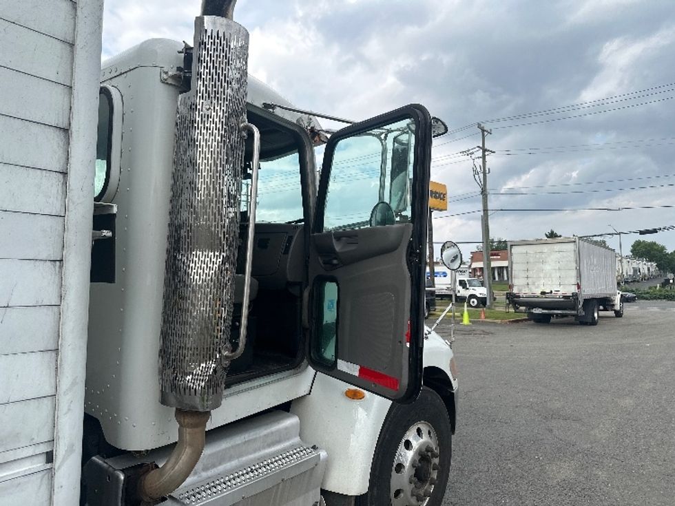 Beverage Truck-Light and Medium Duty Trucks-Peterbilt-2016-337-Sterling-VA-193,622\n\t\tmiles-$ 33,750 - Image 15