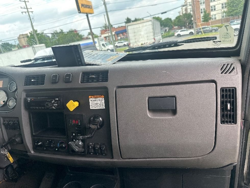 Beverage Truck-Light and Medium Duty Trucks-Peterbilt-2016-337-Sterling-VA-193,622\n\t\tmiles-$ 33,750 - Image 16