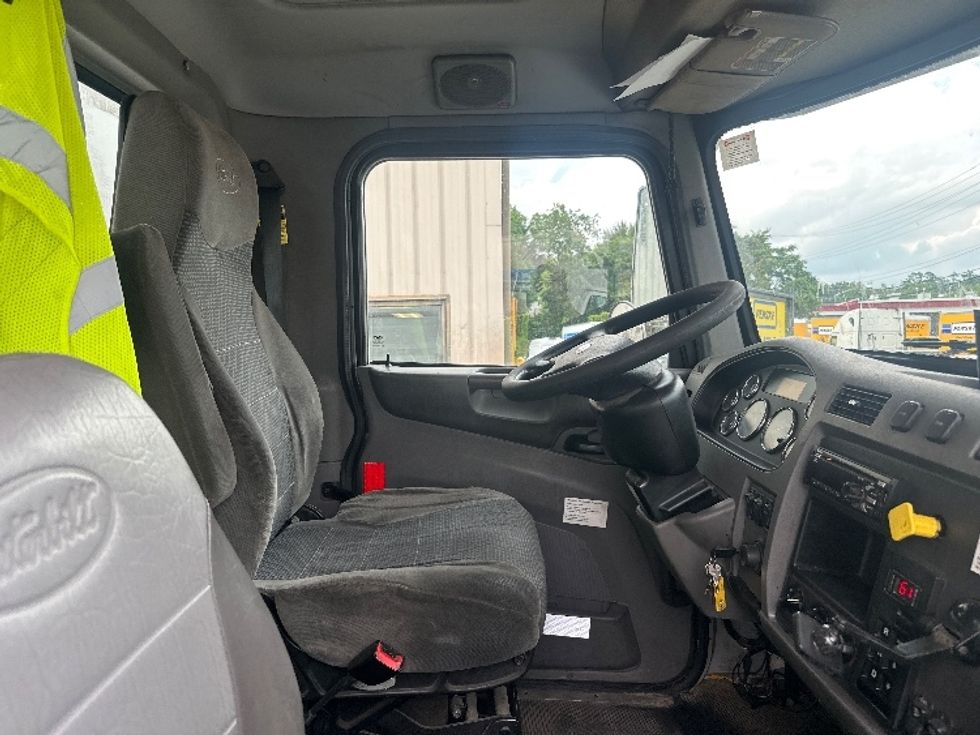 Beverage Truck-Light and Medium Duty Trucks-Peterbilt-2016-337-Sterling-VA-193,622\n\t\tmiles-$ 33,750 - Image 17