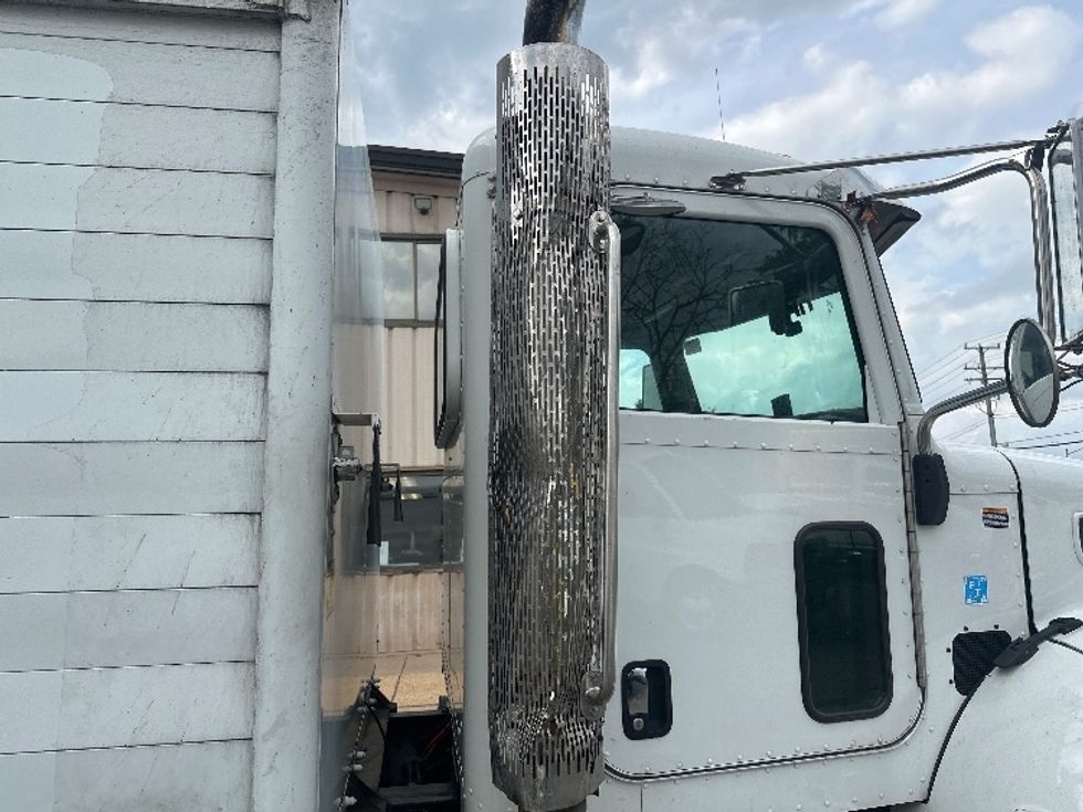 Beverage Truck-Light and Medium Duty Trucks-Peterbilt-2016-337-Sterling-VA-193,622\n\t\tmiles-$ 33,750 - Image 24