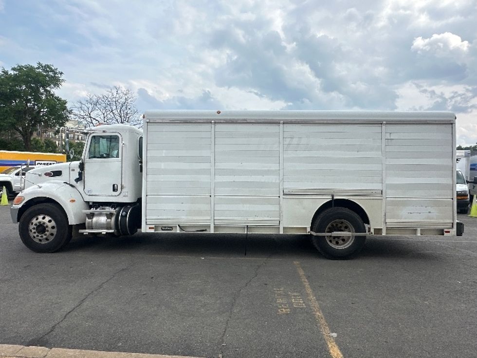 Beverage Truck-Light and Medium Duty Trucks-Peterbilt-2016-337-Sterling-VA-193,622\n\t\tmiles-$ 33,750 - Image 4