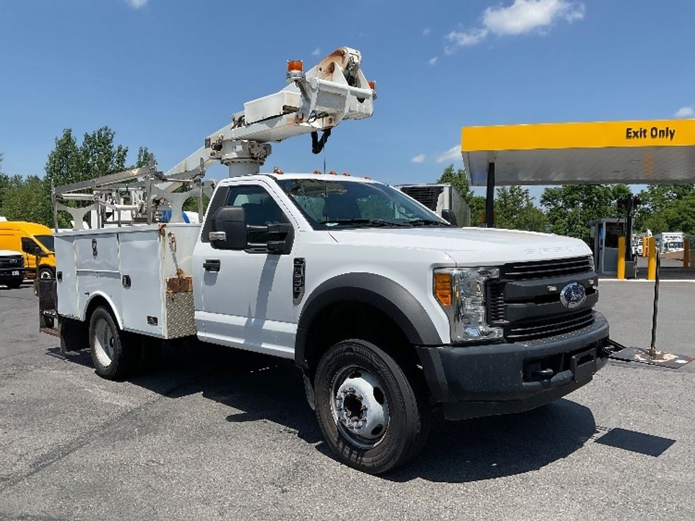 Bucket Truck-Specialized Equipment-Ford-2017-F550-Elmira-NY-137,670\n\t\tmiles-$ 53,000 - Image 1