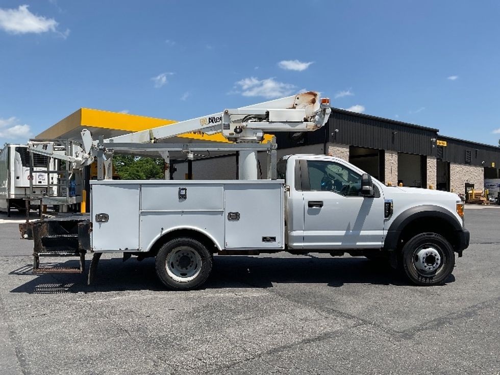 2017 Ford F-550 photo 10