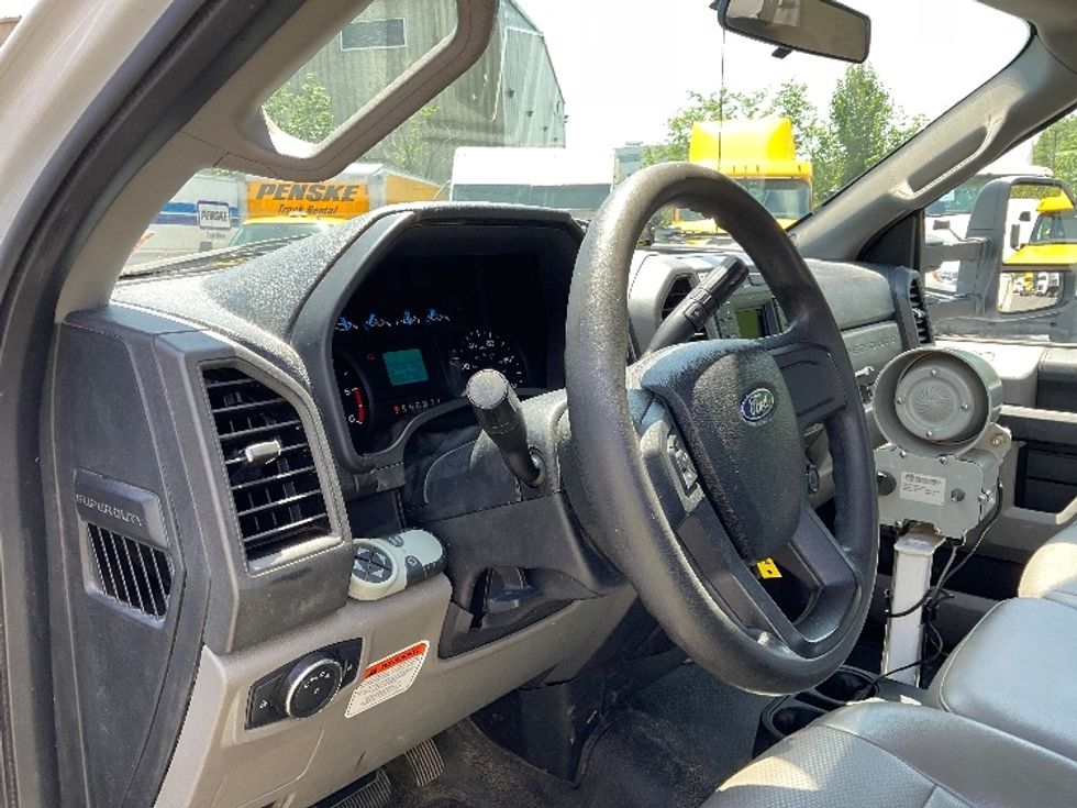 2017 Ford F-550 photo 12
