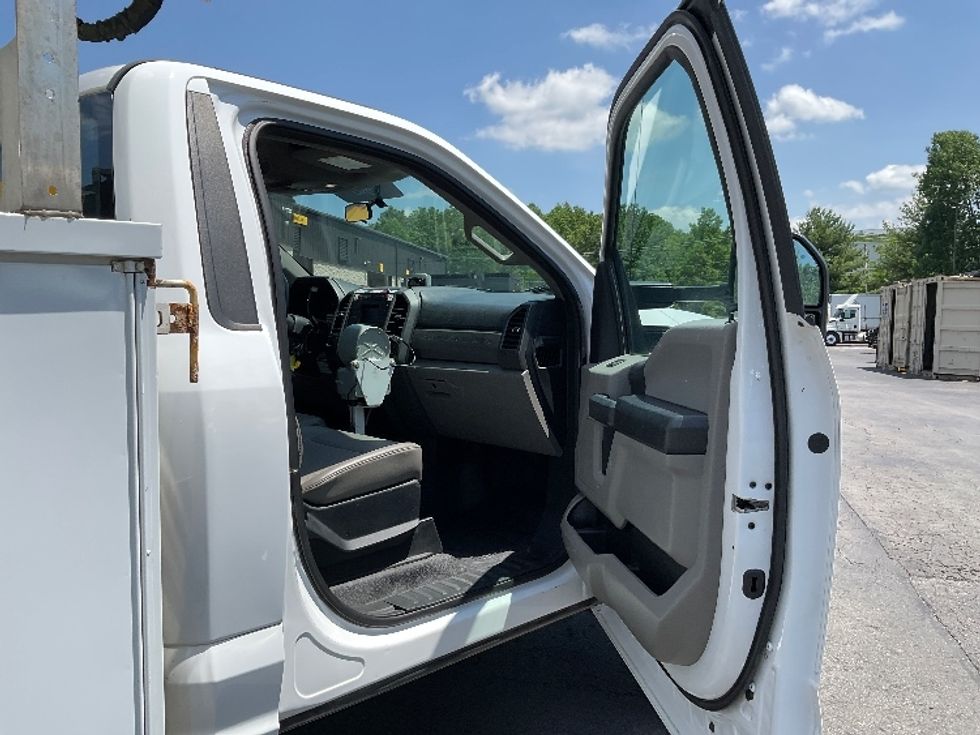 2017 Ford F-550 photo 14