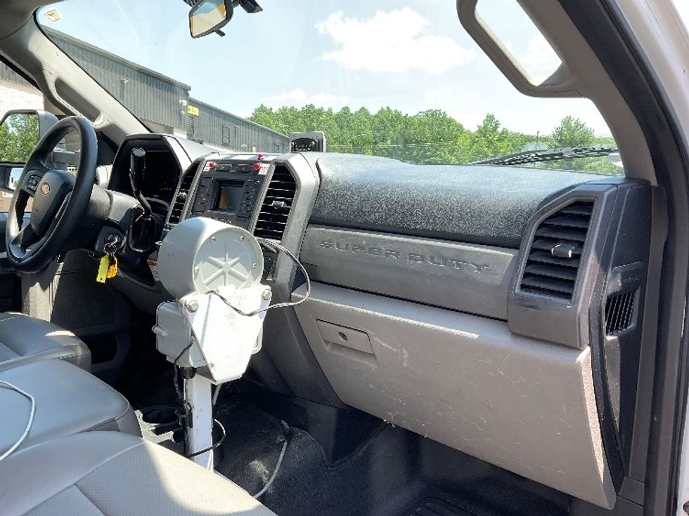 2017 Ford F-550 photo 15