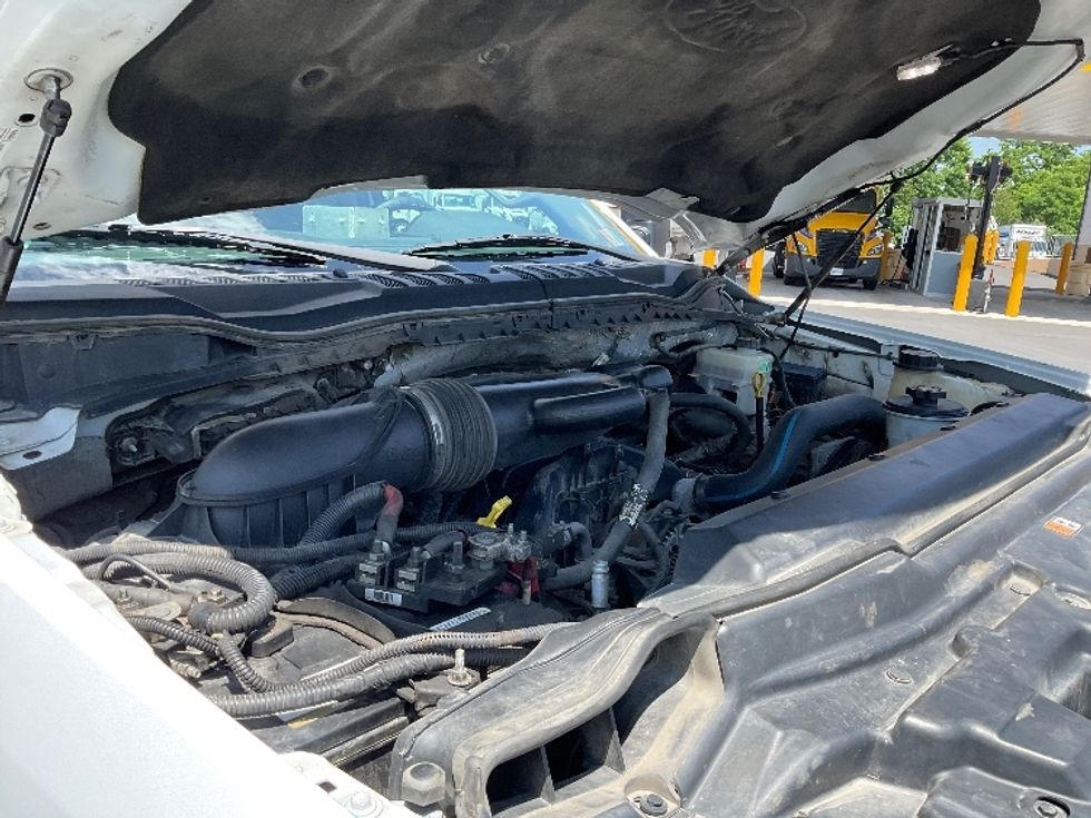 Bucket Truck-Specialized Equipment-Ford-2017-F550-Elmira-NY-137,670\n\t\tmiles-$ 53,000 - Image 17