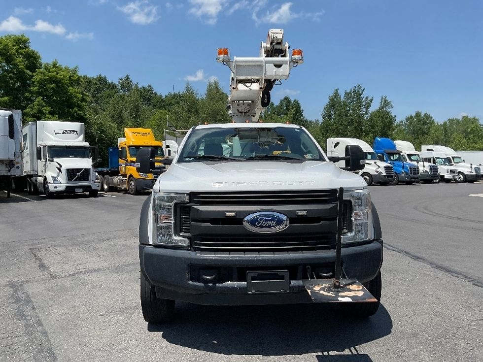Bucket Truck-Specialized Equipment-Ford-2017-F550-Elmira-NY-137,670\n\t\tmiles-$ 53,000 - Image 2