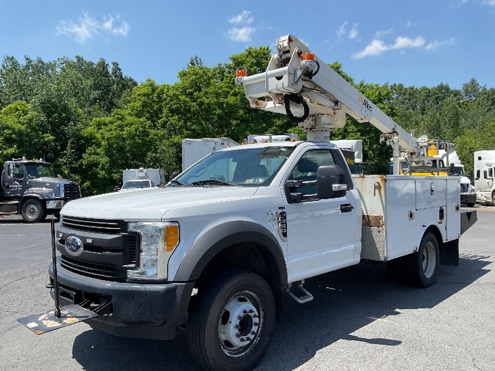 2017 Ford F-550 photo 3