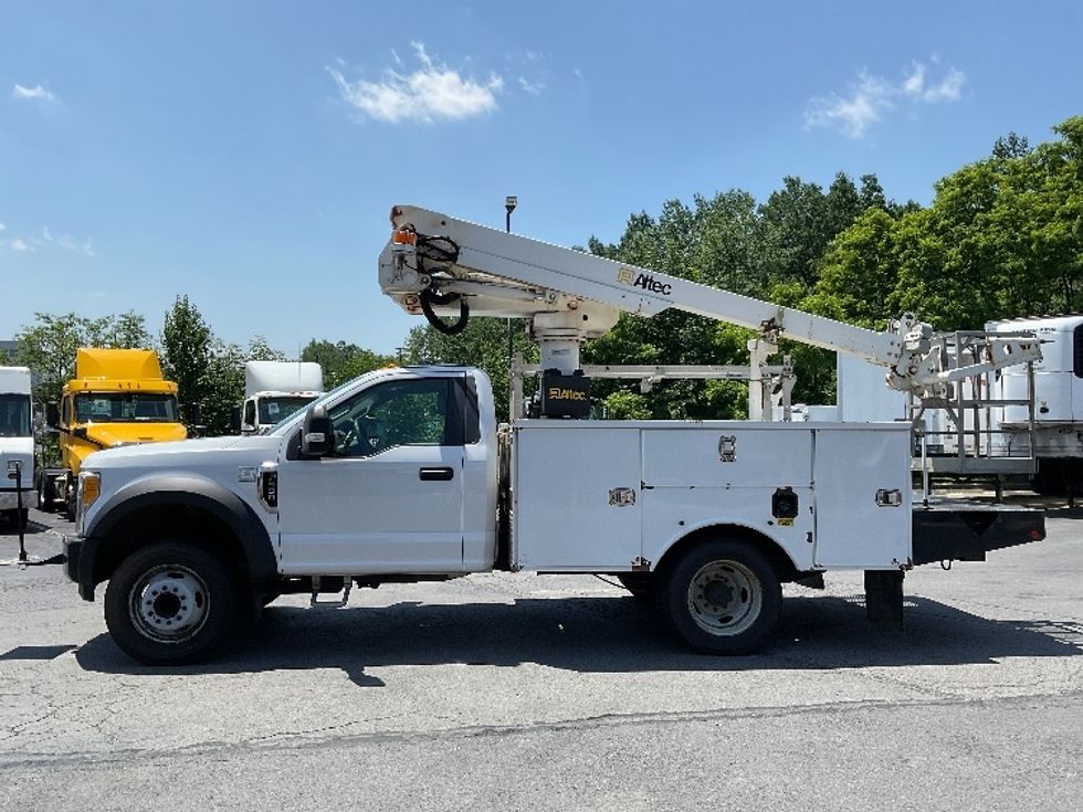 2017 Ford F-550 photo 4