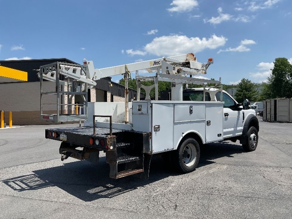 2017 Ford F-550 photo 9