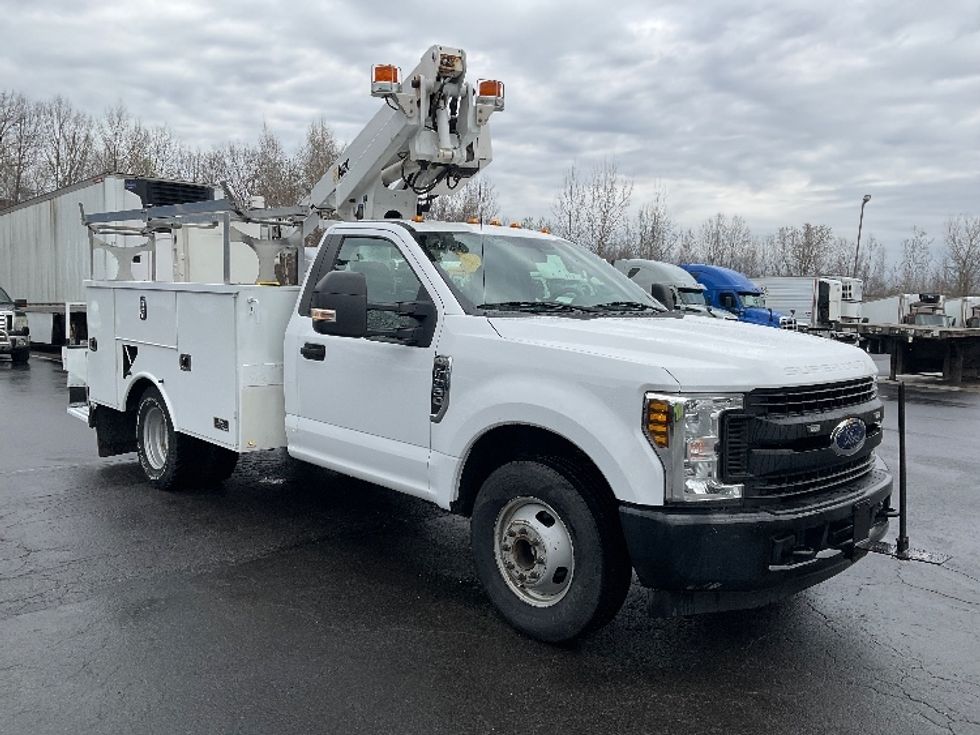 Bucket Truck-Specialized Equipment-Ford-2019-F350-North Bergen-NJ-130,093\n\t\tmiles-$ 46,000 - Image 1