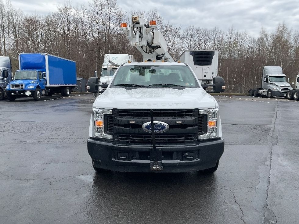 Bucket Truck-Specialized Equipment-Ford-2019-F350-North Bergen-NJ-130,093\n\t\tmiles-$ 46,000 - Image 2
