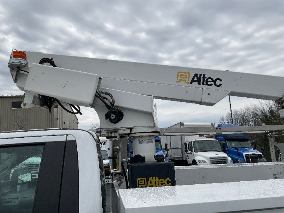 Bucket Truck-Specialized Equipment-Ford-2019-F350-North Bergen-NJ-130,093\n\t\tmiles-$ 46,000 - Image 23