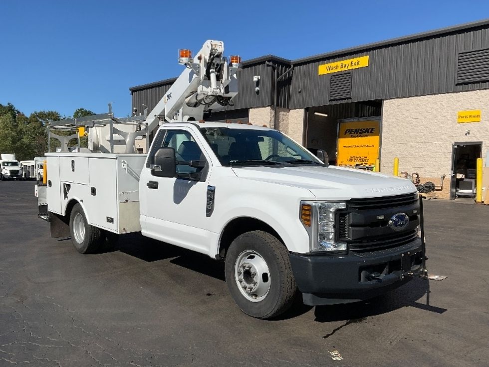 Bucket Truck-Specialized Equipment-Ford-2019-F350-York-PA-84,807\n\t\tmiles-$ 49,000 - Image 1