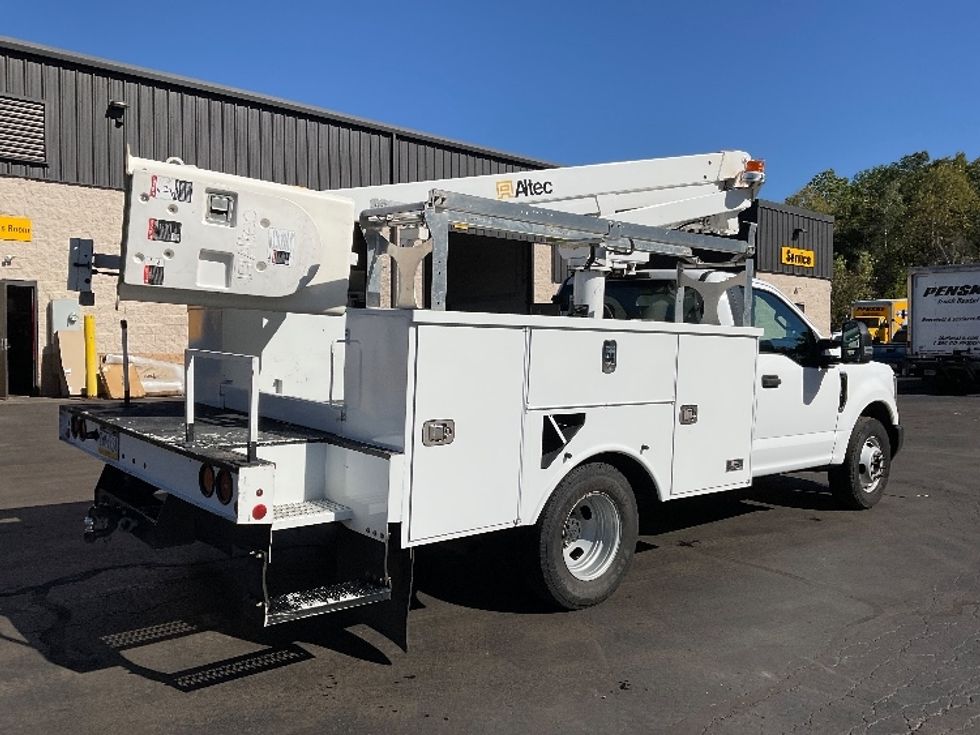 Bucket Truck-Specialized Equipment-Ford-2019-F350-York-PA-84,807\n\t\tmiles-$ 49,000 - Image 10