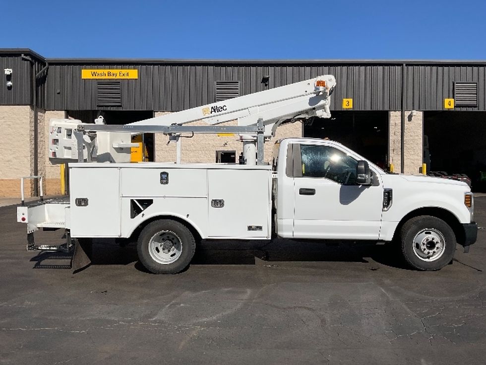 Bucket Truck-Specialized Equipment-Ford-2019-F350-York-PA-84,807\n\t\tmiles-$ 49,000 - Image 11
