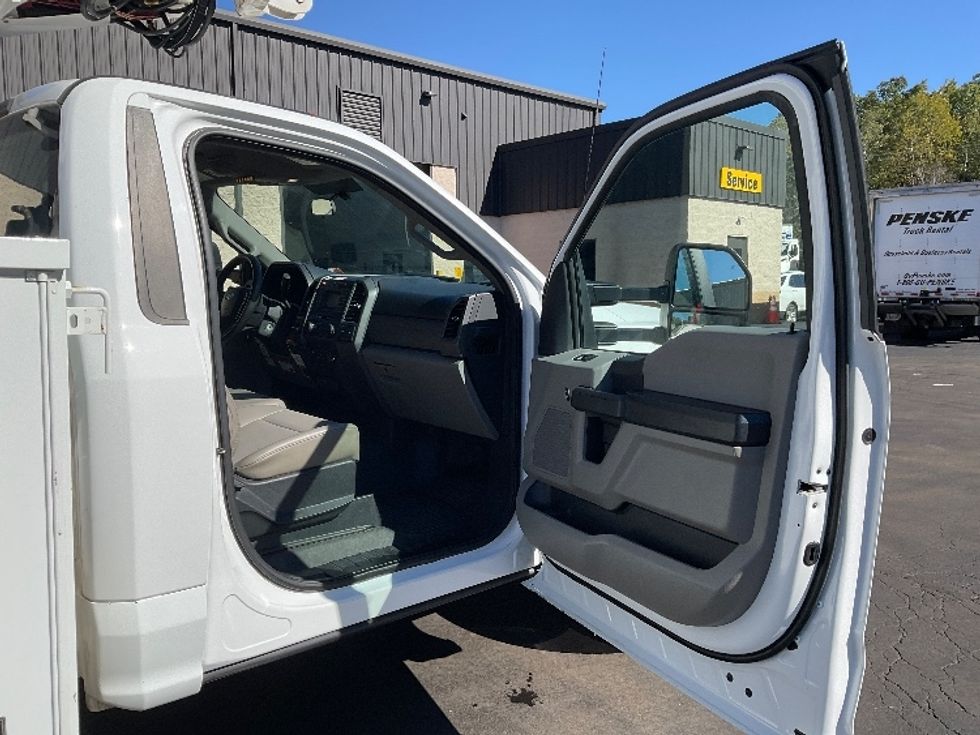 Bucket Truck-Specialized Equipment-Ford-2019-F350-York-PA-84,807\n\t\tmiles-$ 49,000 - Image 16