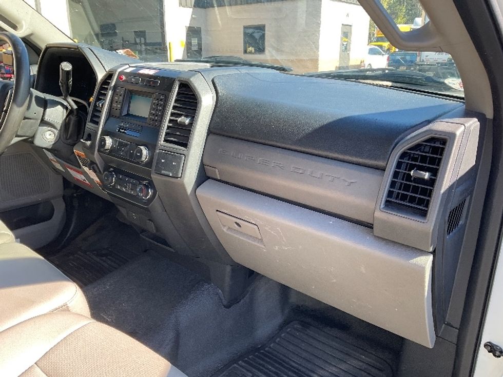 Bucket Truck-Specialized Equipment-Ford-2019-F350-York-PA-84,807\n\t\tmiles-$ 49,000 - Image 17