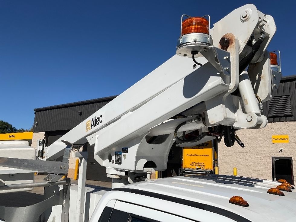 Bucket Truck-Specialized Equipment-Ford-2019-F350-York-PA-84,807\n\t\tmiles-$ 49,000 - Image 22