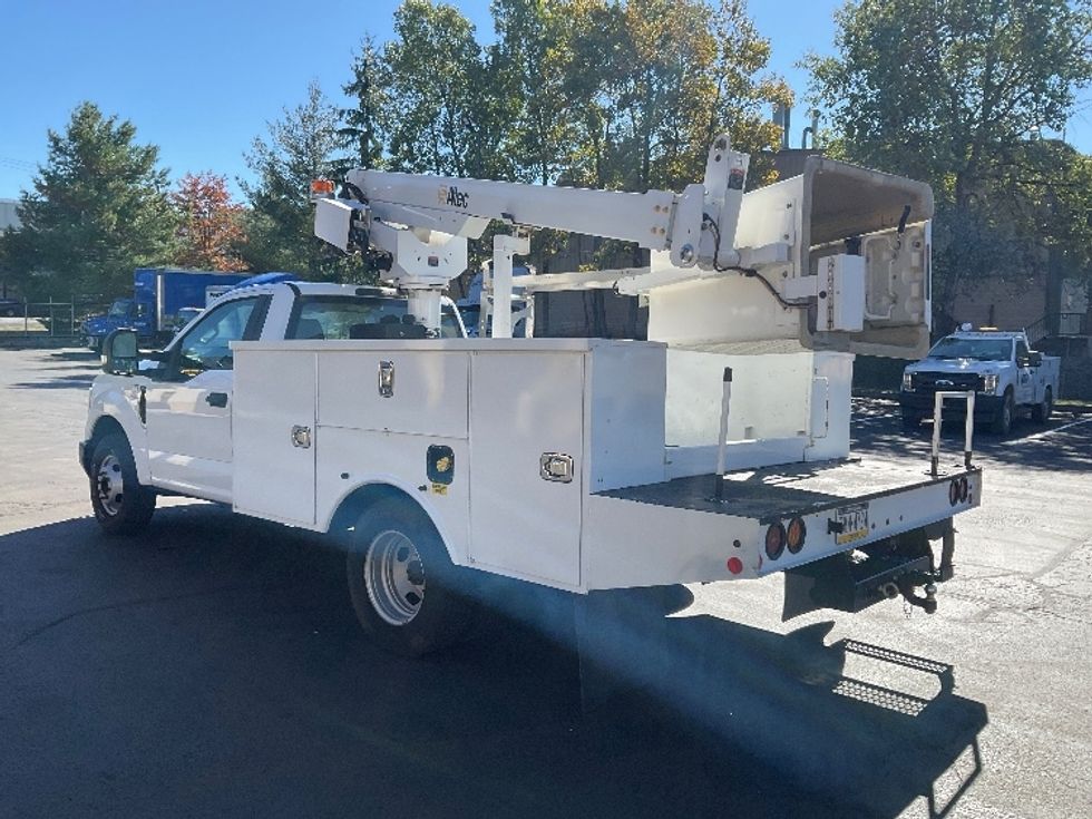Bucket Truck-Specialized Equipment-Ford-2019-F350-York-PA-84,807\n\t\tmiles-$ 49,000 - Image 5