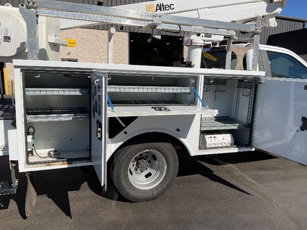 Bucket Truck-Specialized Equipment-Ford-2019-F350-York-PA-84,807\n\t\tmiles-$ 49,000 - Image 9